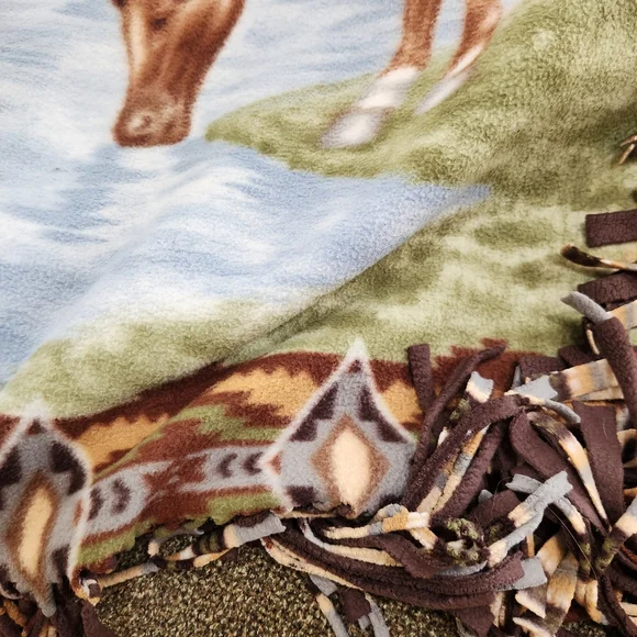 HANDMADE Tied Fleece Quilt Throw Equestrian Horses Soft Cozy Blanket 50 x 55 - Picture 5 of 7